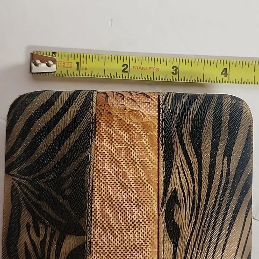 Unbranded Vintage Stunning Rare Animal Print Clutch W/Gold Accent Organizational